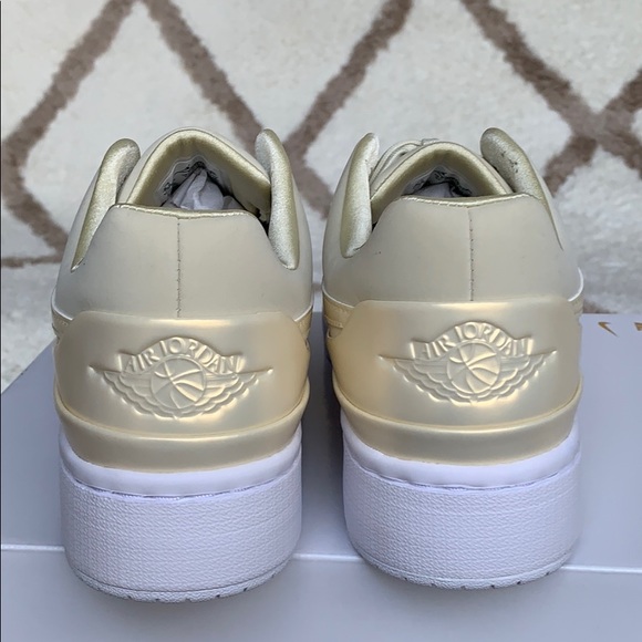 NIKE W AJ 1 JESTER XX LOW LACED SE FOSSIL-WHITE - Picture 10 of 16